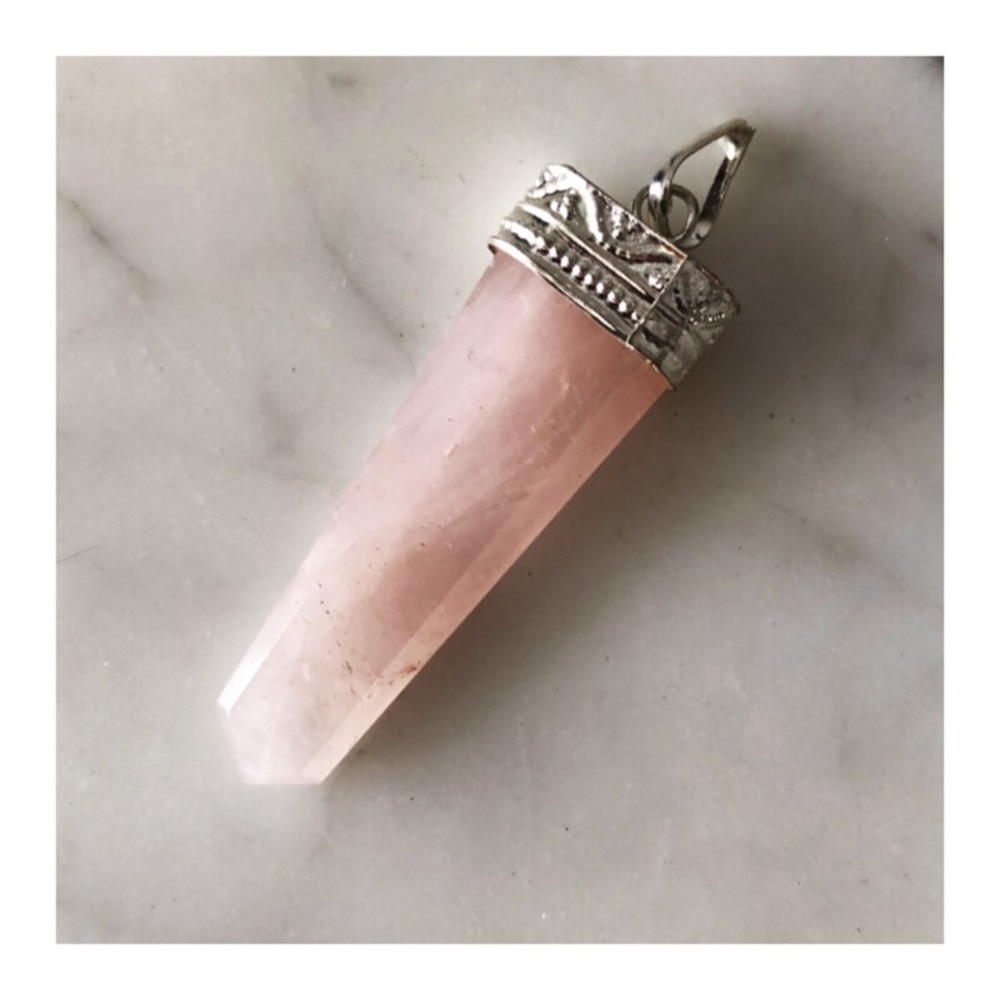 rose quartz point pendant *host pick ❤️